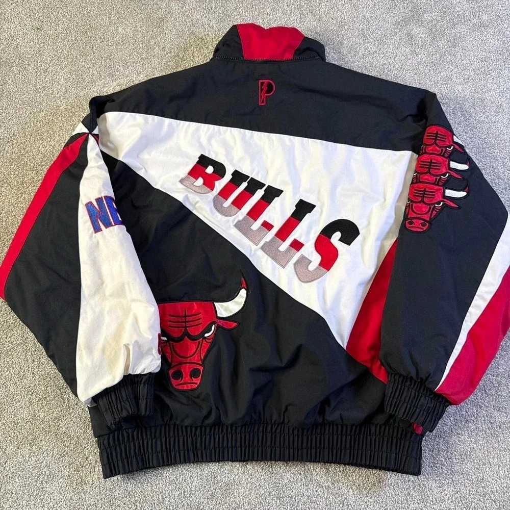 Vintage 1990s Chicago Bulls Pro Player Puffer Jacket Embroidered NBA Medium
